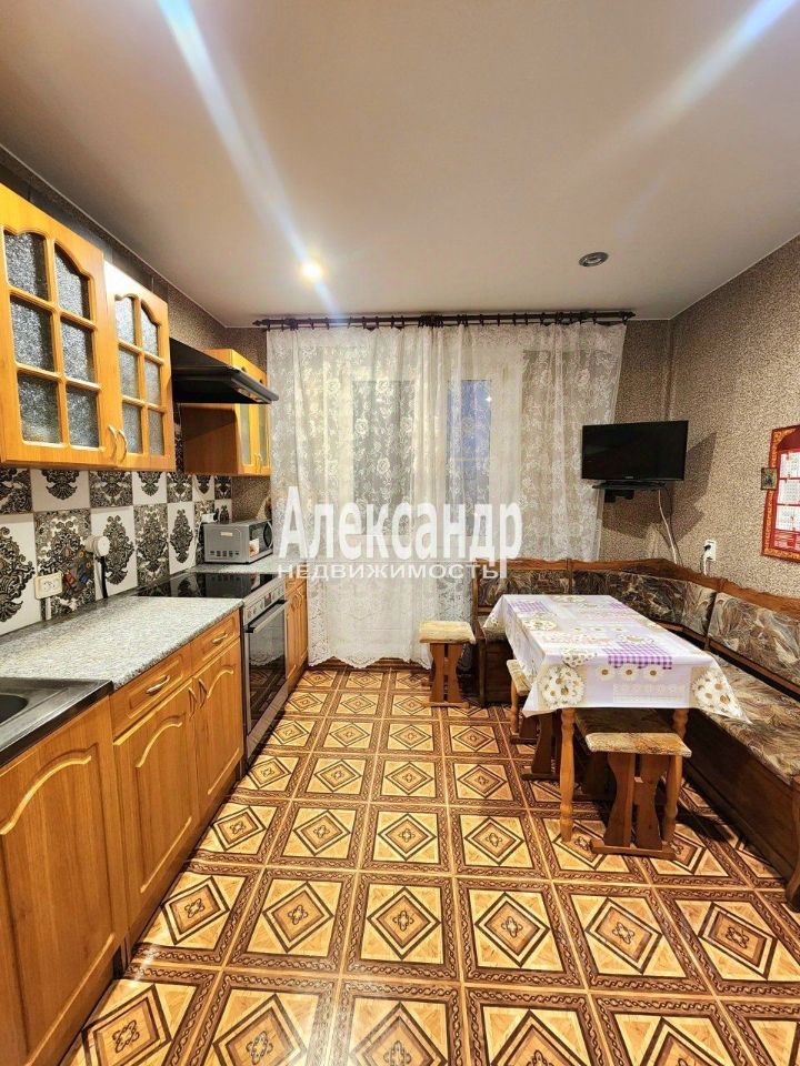 Продажа 3-комн квартиры на вторичном рынке Кириши, проспект Ленина, 48