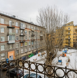 Продажа 1-комн квартиры на вторичном рынке Малоохтинский пр-кт,  д. 12