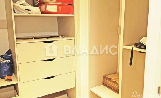 Продажа 3-комн квартиры на вторичном рынке Поклонная улица,  д. 9