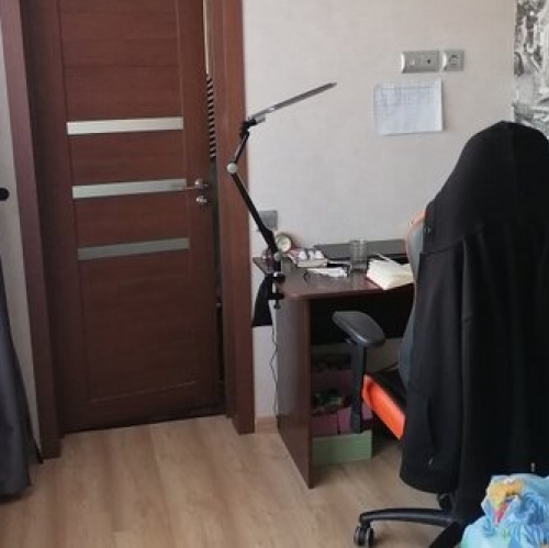 4-комн квартира Кировский район, улица Дружбы,  д. 18