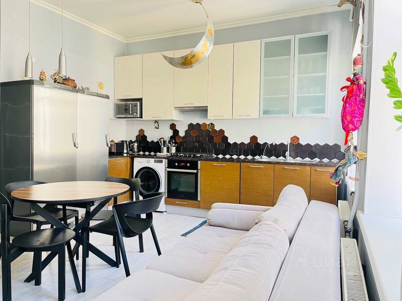 Аренда 3-комн квартиры на вторичном рынке Невский проспект, 134Б