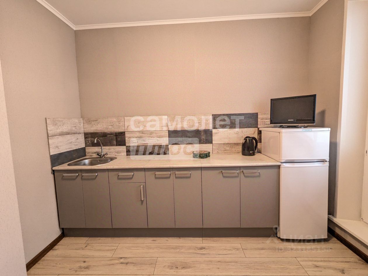 Продажа 1-комн квартиры на вторичном рынке Губернский мкр, улица Земская,  д. 13