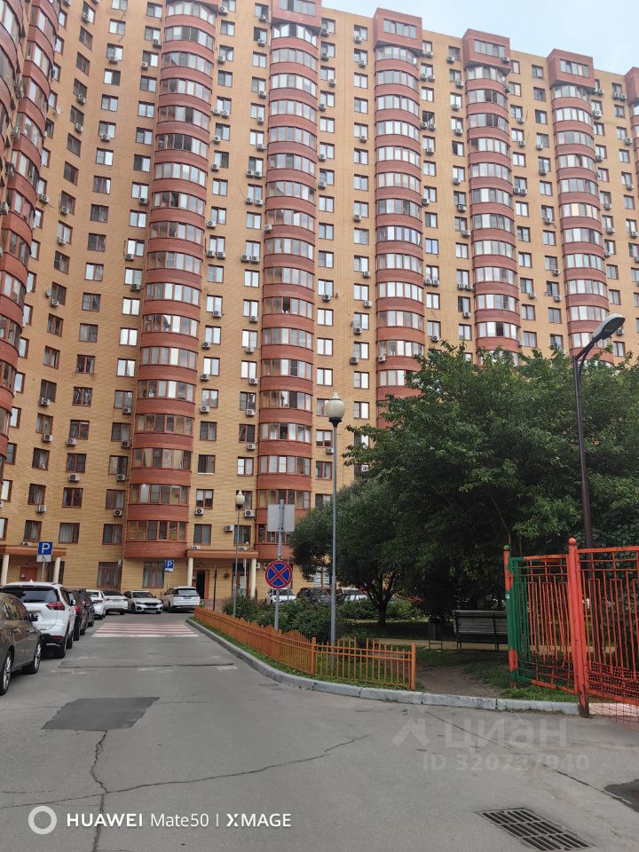 Продажа 3-комн квартиры на вторичном рынке Реутов, улица Октября, 42