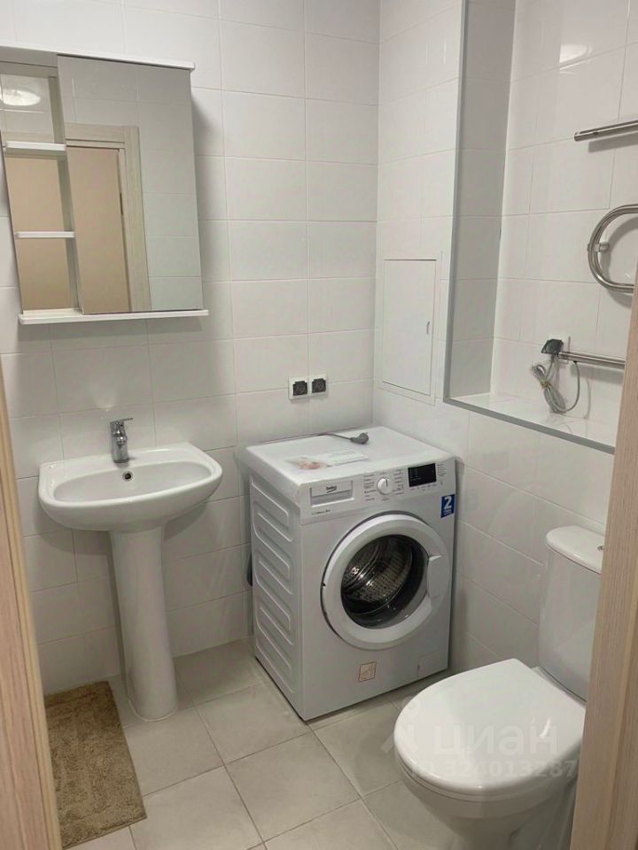 Продажа 3-комн квартиры на вторичном рынке улица Поляны, 5Ак1