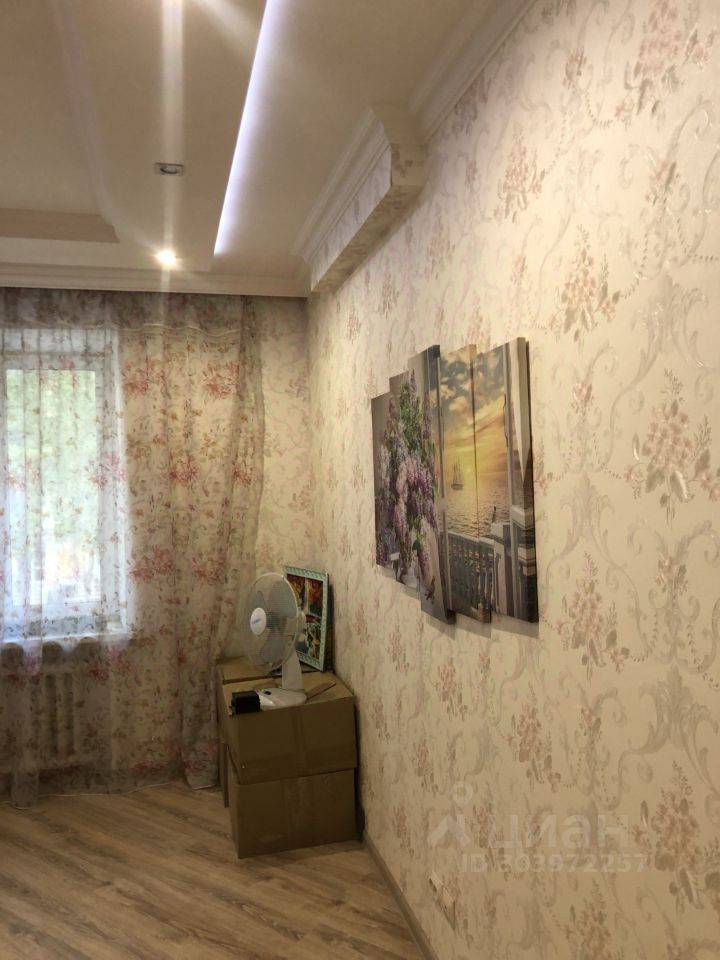 Продажа 2-комн квартиры на вторичном рынке Центральный мкр, улица Октябрьская,  д. 4