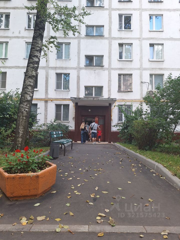 Продажа 3-комн квартиры на вторичном рынке Вяземская улица, 14