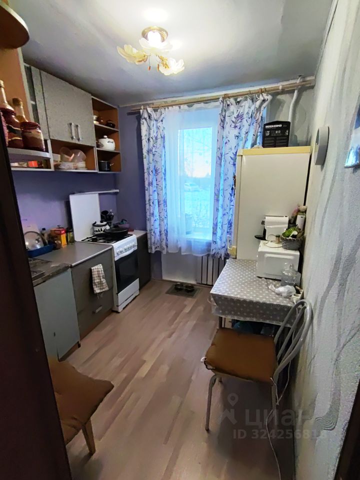 Продажа 1-комн квартиры на вторичном рынке пос. Войсковицы, площадь Манина, 4