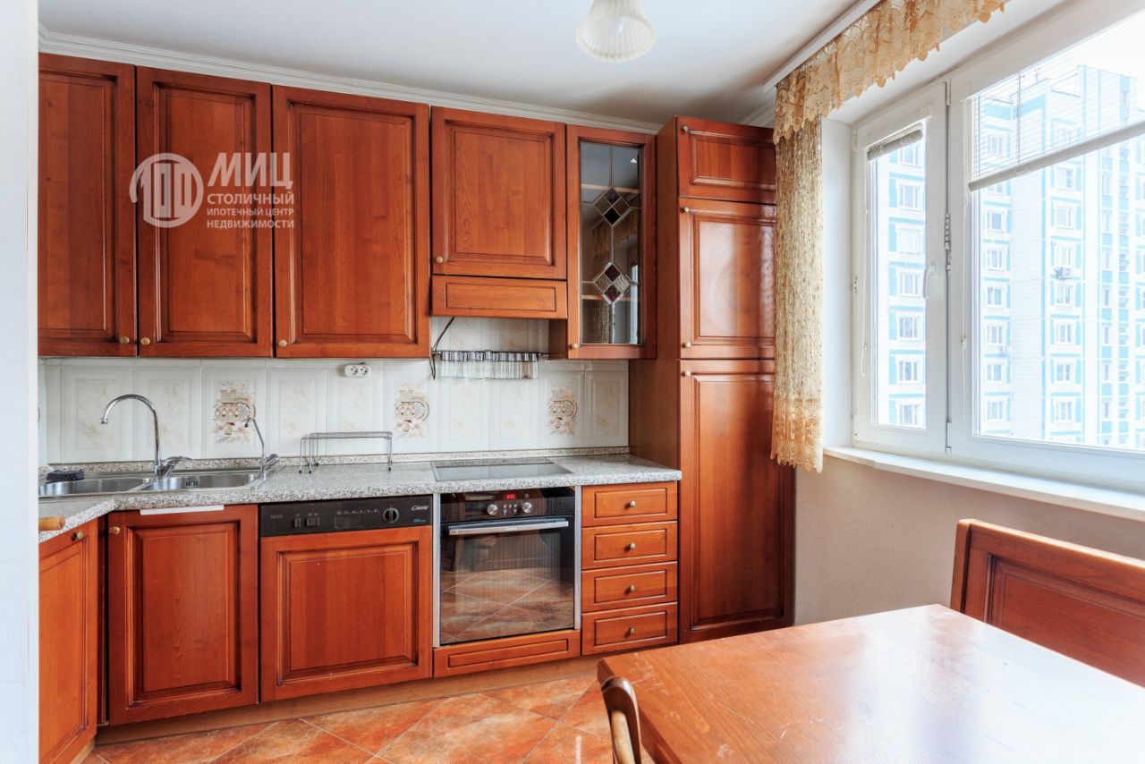 Продажа 4-комн квартиры на вторичном рынке Осенний бульвар, 16К2