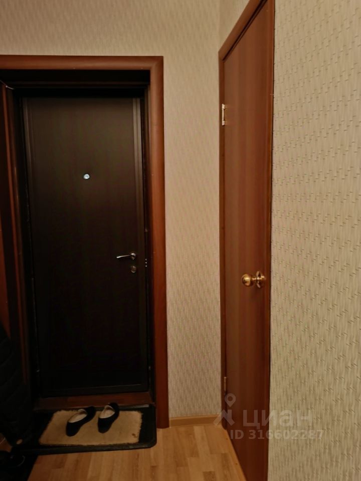 Продажа 2-комн квартиры на вторичном рынке пос. Стрельна, Кропоткинская улица, 6к1