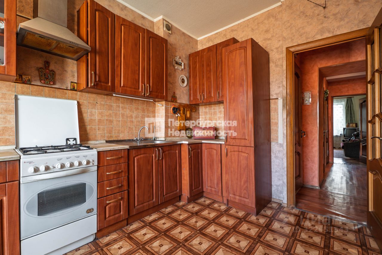 Продажа 3-комн квартиры на вторичном рынке Театральная площадь, 12