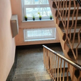 Продажа 2-комн квартиры на вторичном рынке Науки пр-кт,  д. 9