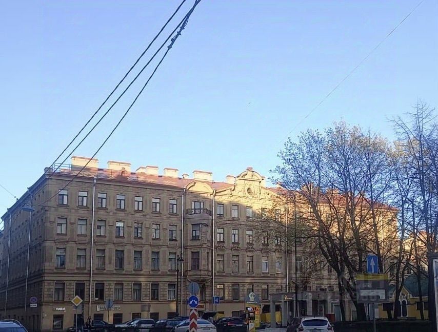 Продажа 2-комн квартиры на вторичном рынке Театральная площадь,  д. 2