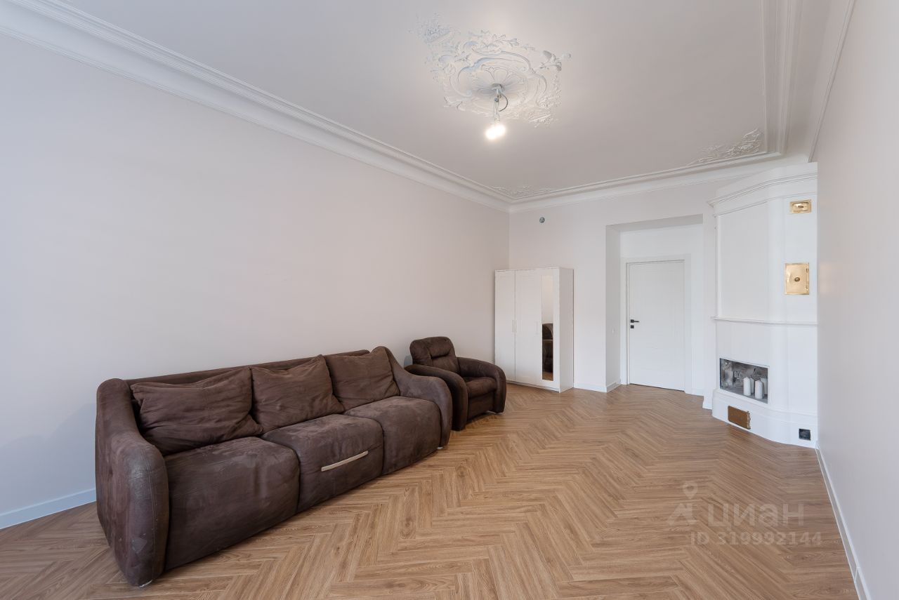 Продажа 2-комн квартиры на вторичном рынке 15-я Васильевского острова линия, 70