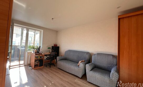 Продажа 1-комн квартиры на вторичном рынке Шушары п,  д. 4 к2 с2