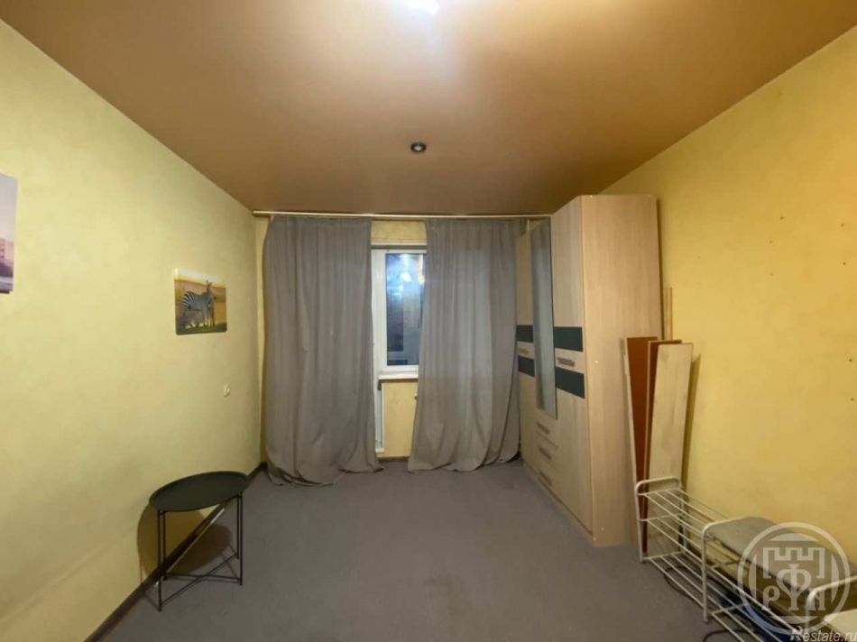 Продажа 1-комн квартиры на вторичном рынке Ломоносов г., Петровский пер.,  д. 4