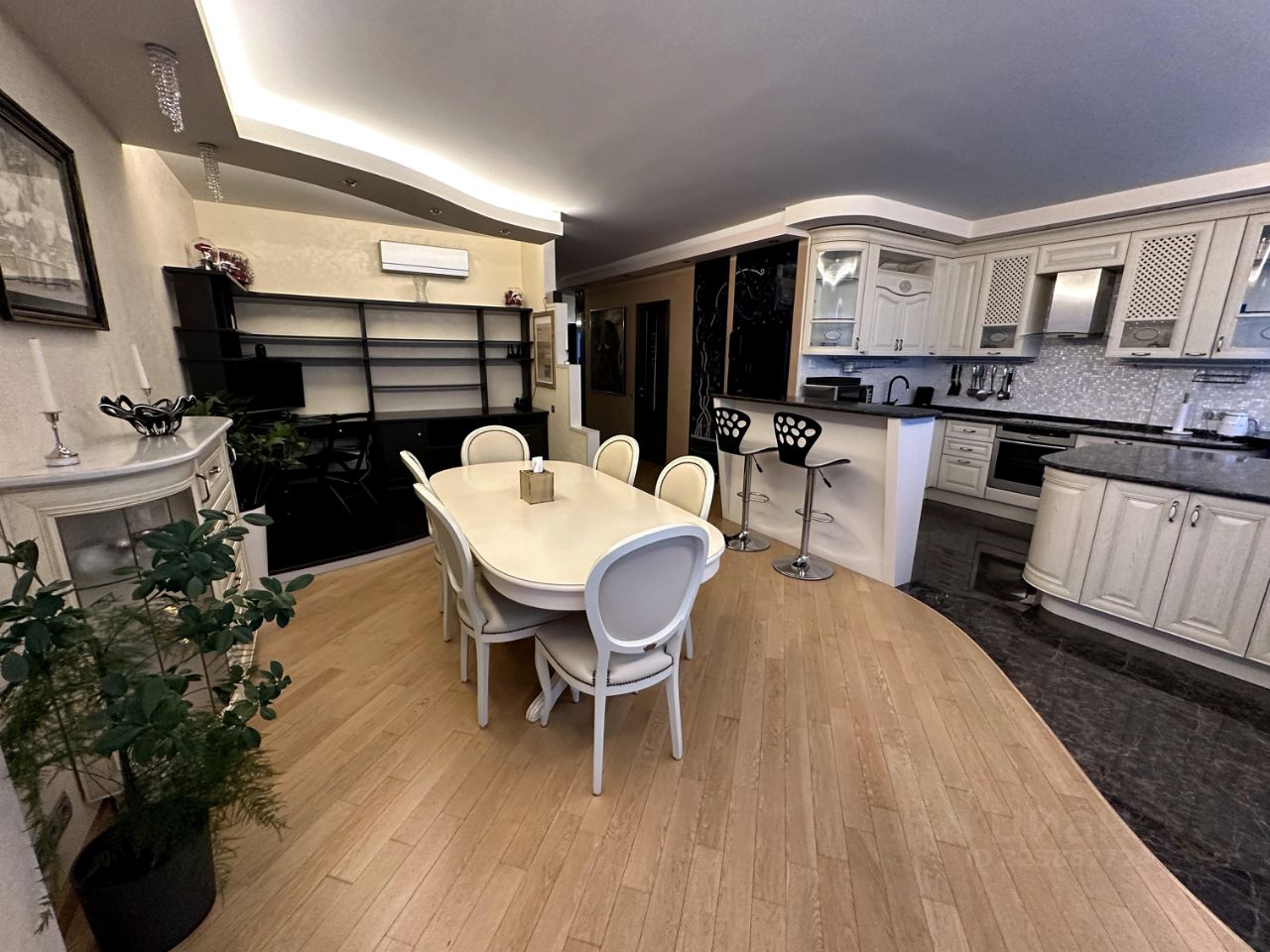 Аренда 4-комн квартиры на вторичном рынке Митинская улица, 10к1