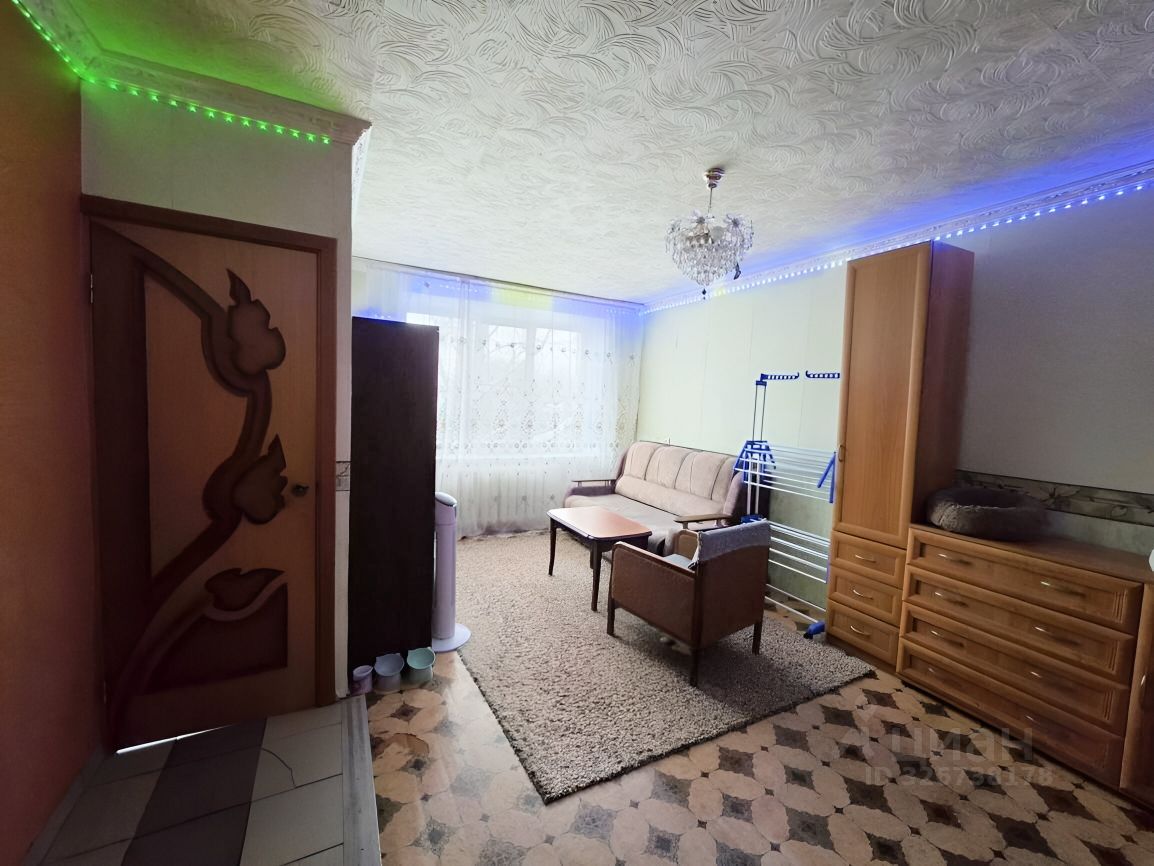 Продажа 2-комн квартиры на вторичном рынке Кириши, улица Мира, 27