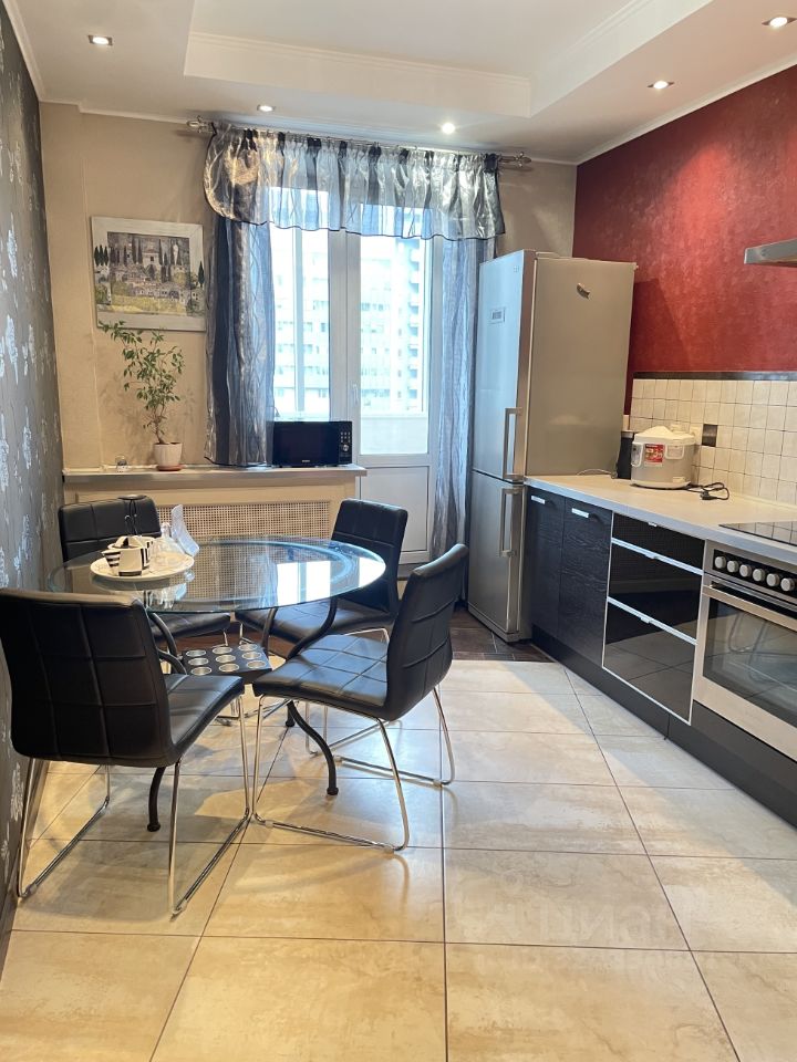 Аренда 1-комн квартиры на вторичном рынке проспект Славы, 52к2