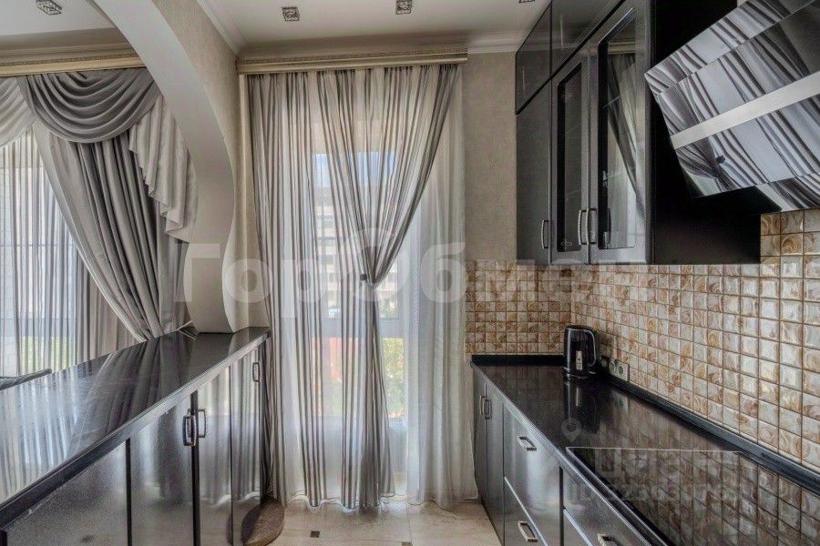 Аренда 4-комн квартиры на вторичном рынке Отрадное пгт, улица Пятницкая, 2