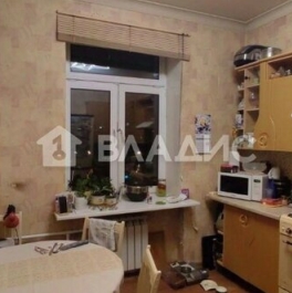 Продажа 1-комн квартиры на вторичном рынке улица Бажова,  д. 6