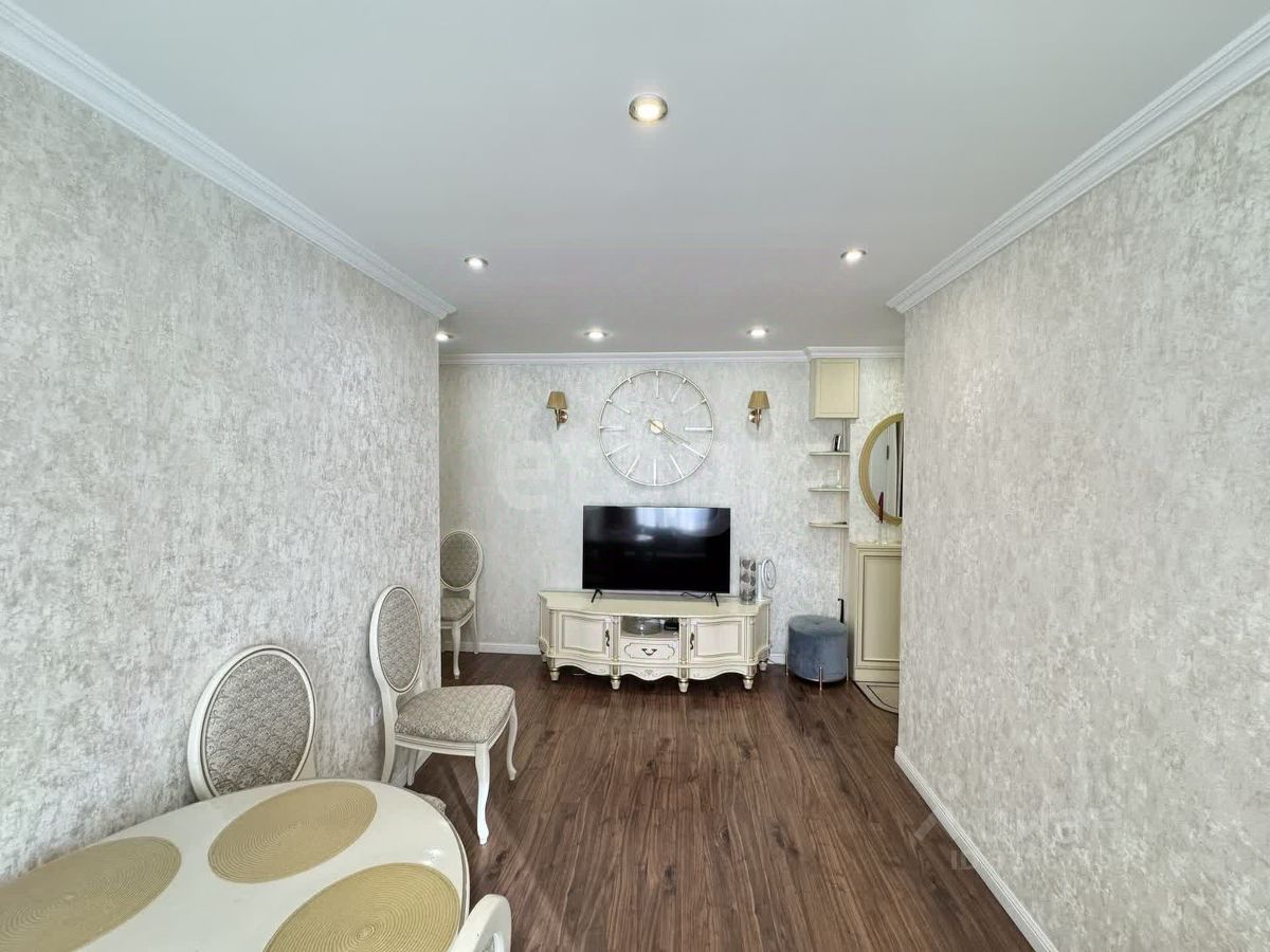 Продажа 3-комн квартиры на вторичном рынке бульвар Матроса Железняка, 15/9