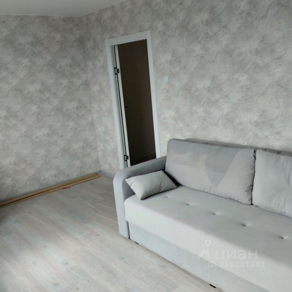Продажа 2-комн квартиры на вторичном рынке пос. Глебычево, улица Мира, 4