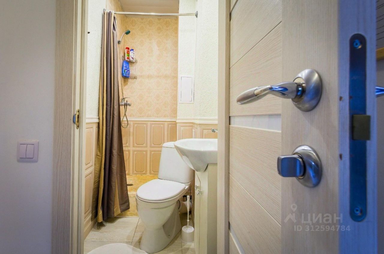 Продажа 4-комн квартиры на вторичном рынке Кременчугская улица, 9К1