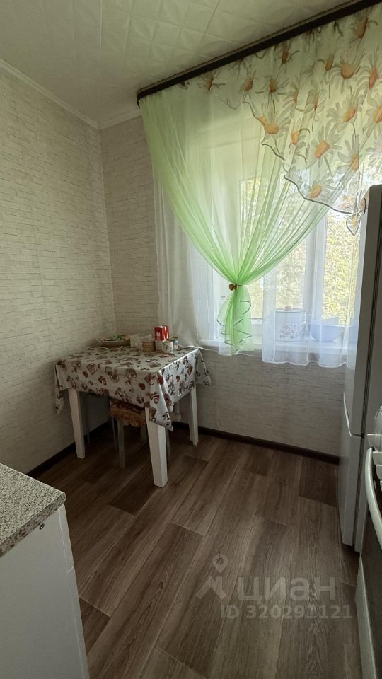 Продажа 2-комн квартиры на вторичном рынке Уваровка пгт, улица Урицкого, 14