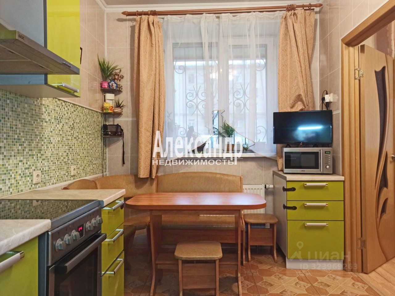 Продажа 3-комн квартиры на вторичном рынке улица Седова, 42К2