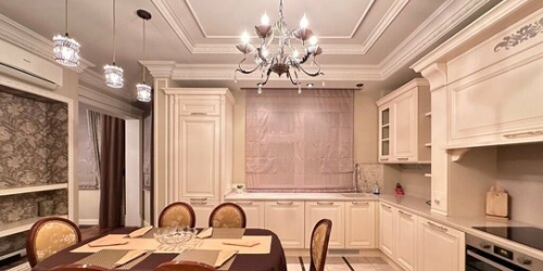 3-комн квартира улица Хромова,  д. 38