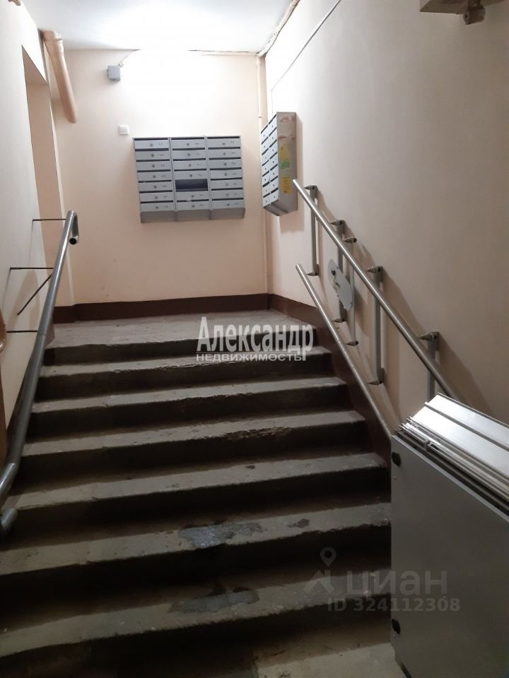 Продажа 2-комн квартиры на вторичном рынке улица Трефолева, 22/25