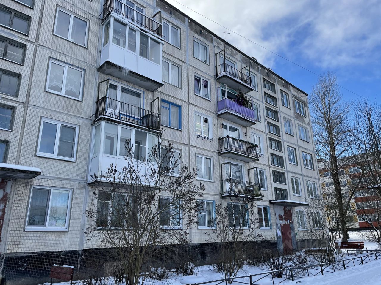 Продажа 3-комн квартиры на вторичном рынке пос. Зимитицы, 1