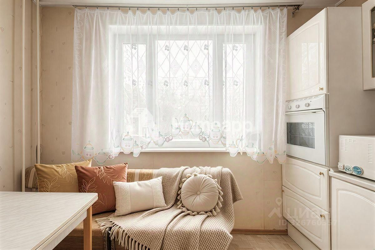 Продажа 2-комн квартиры на вторичном рынке Осенний бульвар, 10К1