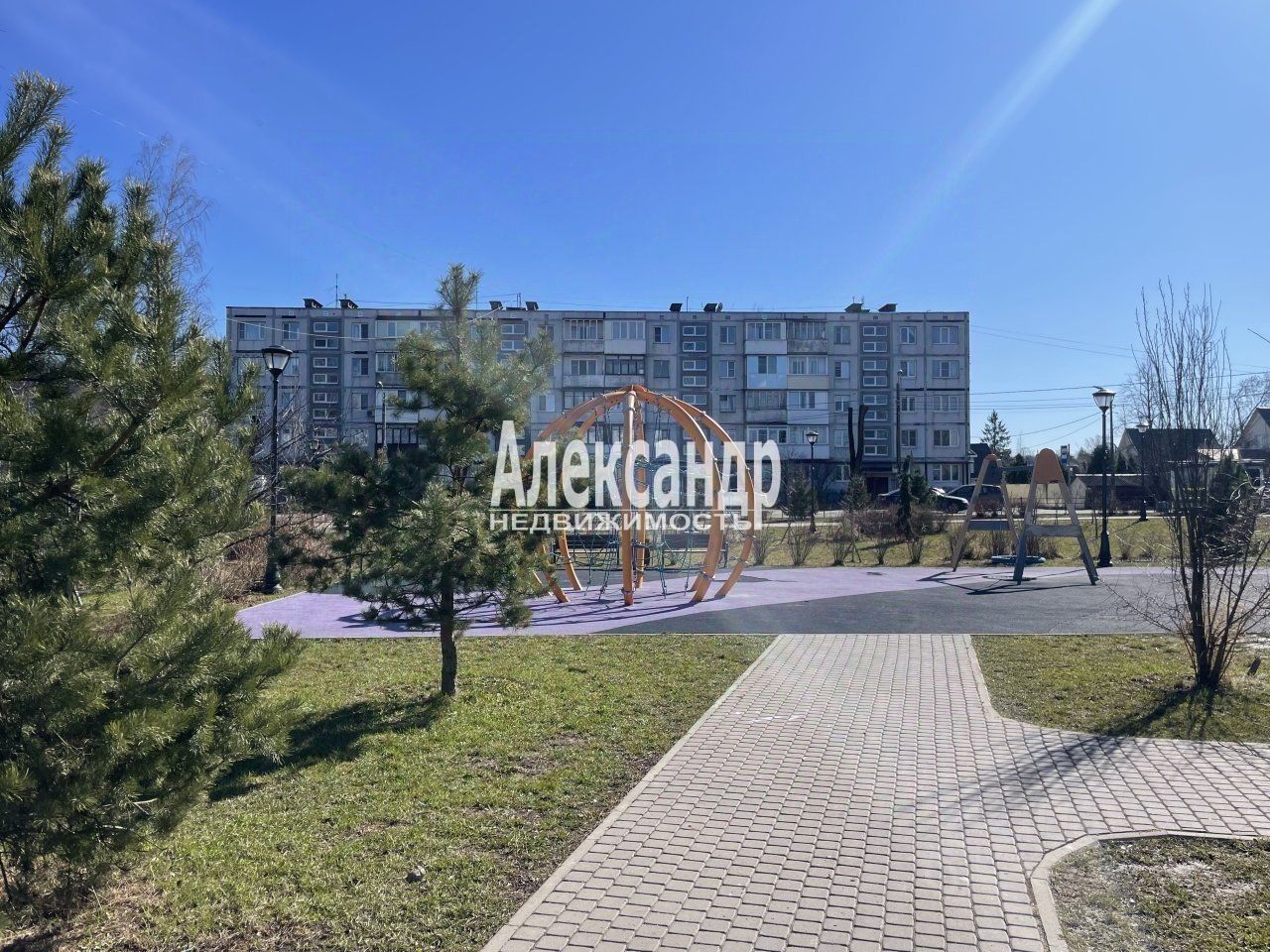 Продажа 1-комн квартиры на вторичном рынке Ломоносов, улица Жоры Антоненко, 12