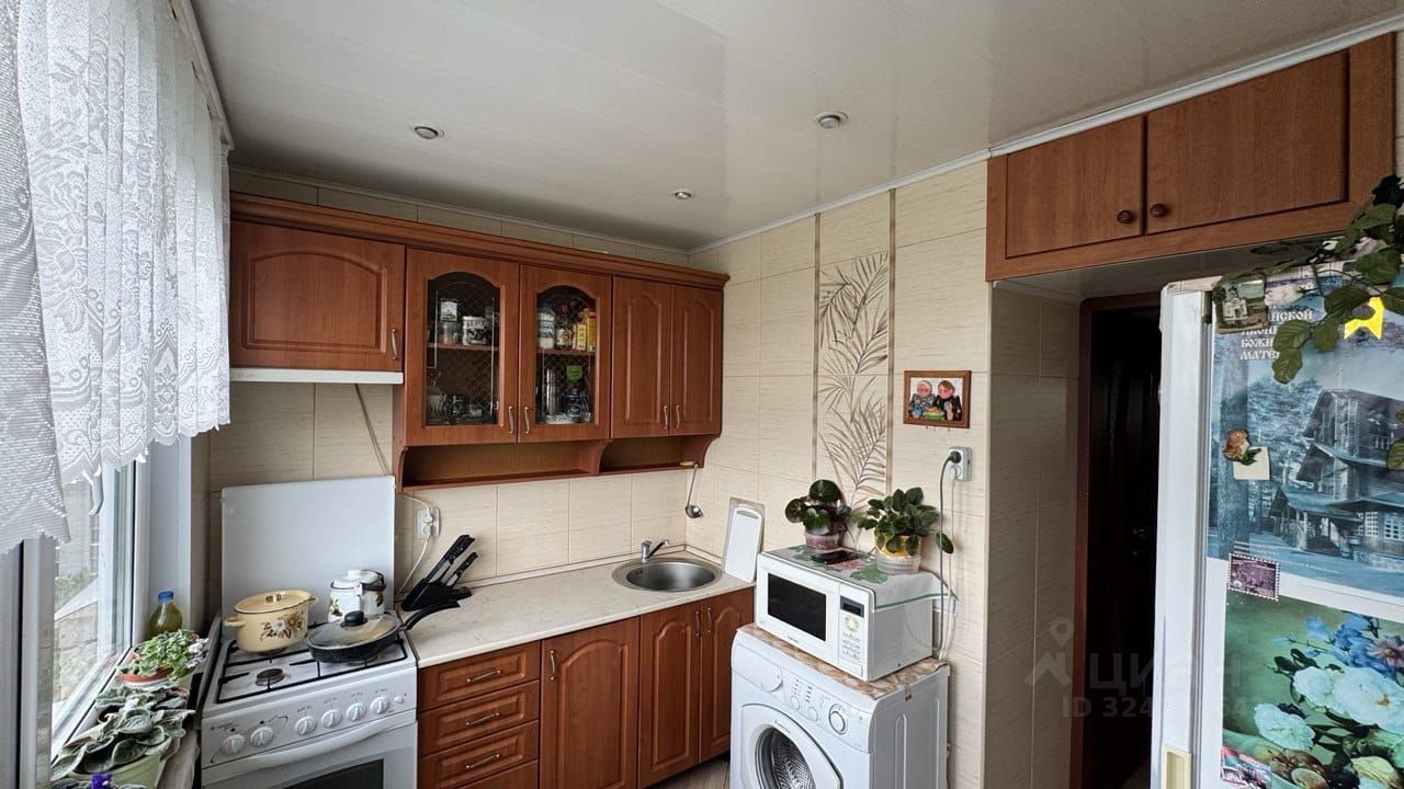 Продажа 3-комн квартиры на вторичном рынке Коммунар г., улица Школьная, 24