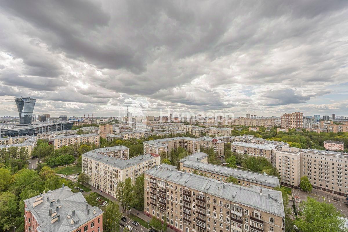 Продажа 4-комн квартиры на вторичном рынке Чапаевский переулок, 3