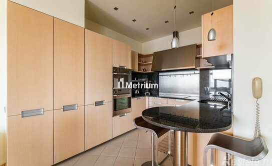 Продажа 4-комн квартиры на вторичном рынке Тружеников 1-й пер,  д. 17