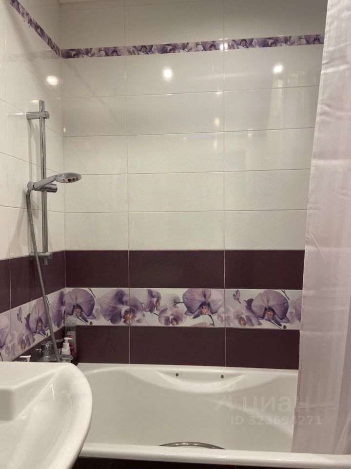 Продажа 3-комн квартиры на вторичном рынке улица Авиаторов, 20