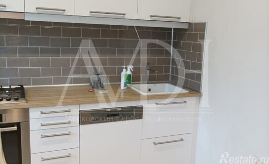 Продажа 3-комн квартиры на вторичном рынке улица Академика Комарова,  д. 7В