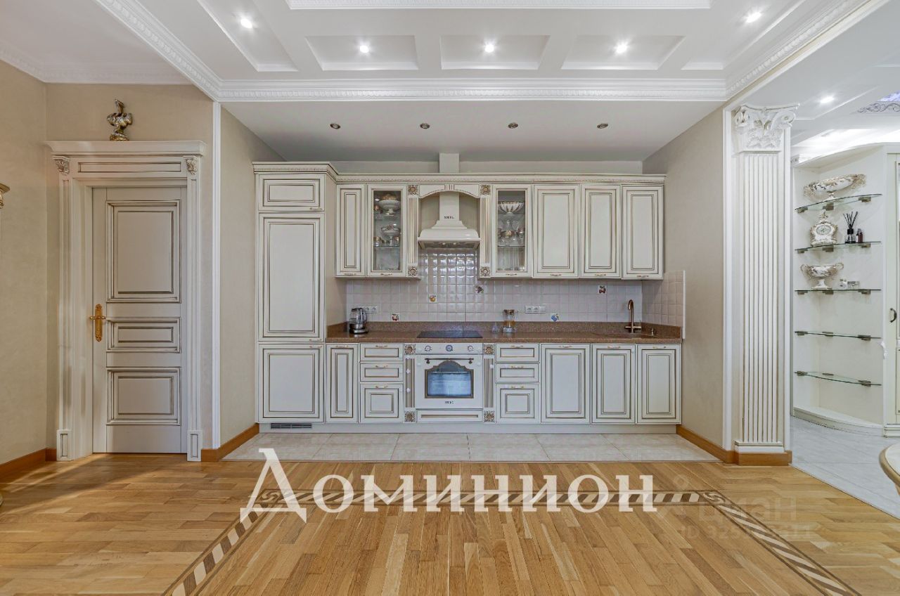 Продажа 4-комн квартиры на вторичном рынке Ломоносовский проспект, 25к1