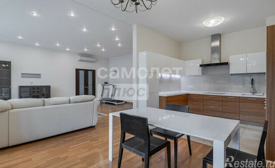 Продажа 4-комн квартиры на вторичном рынке улица Шумкина