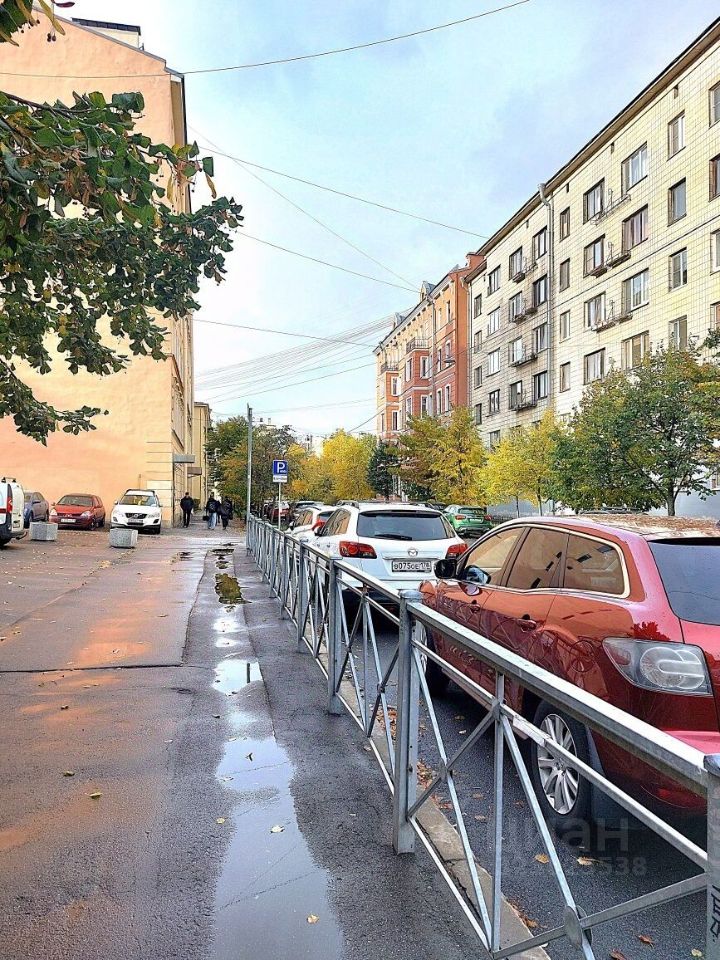 Продажа 4-комн квартиры на вторичном рынке Пудожская улица, 4а