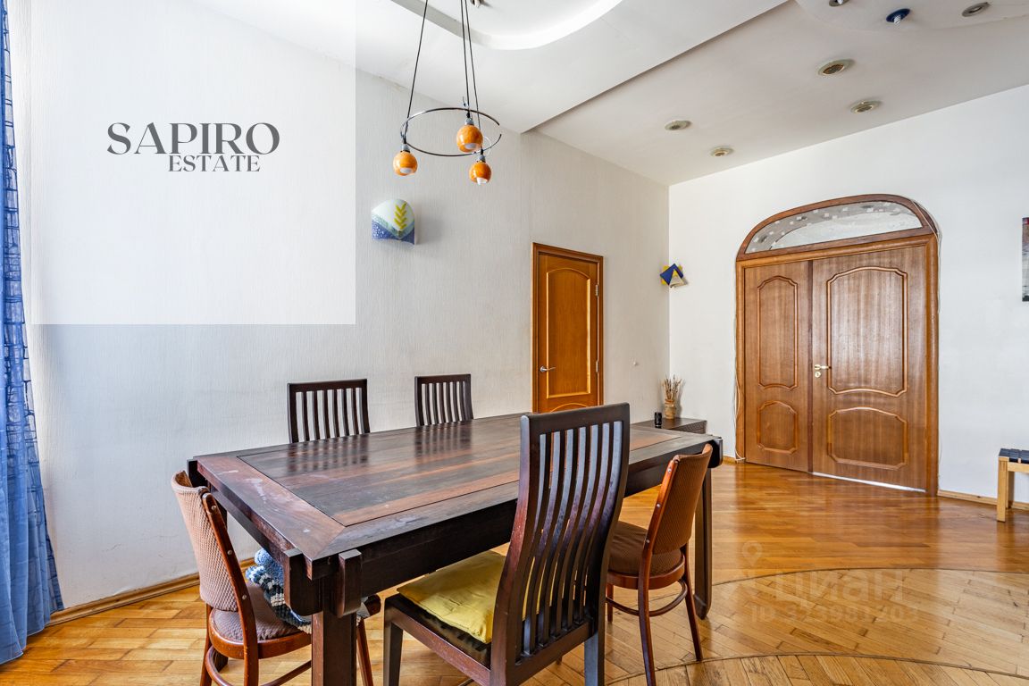 Продажа 4-комн квартиры на вторичном рынке 1-я Брестская улица, 36