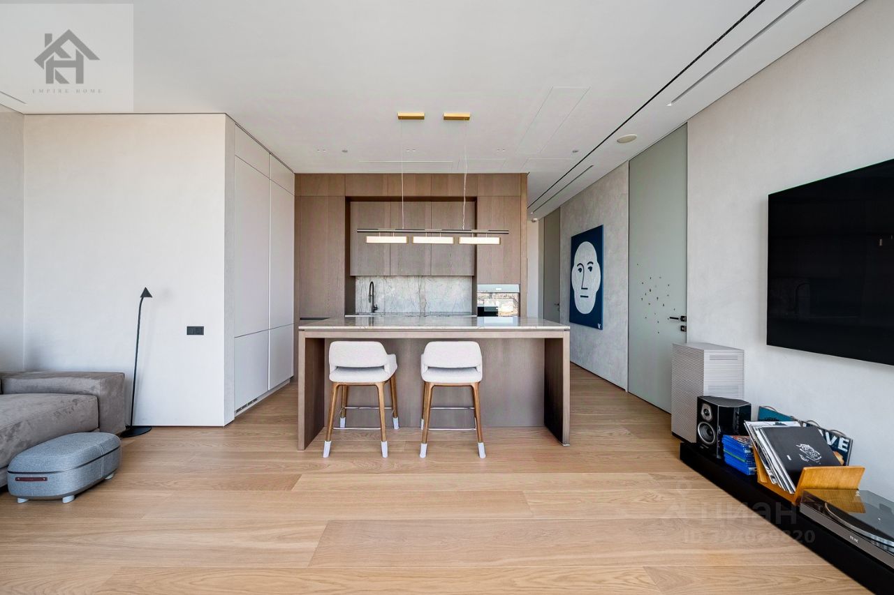 Продажа 2-комн квартиры на вторичном рынке 1-й Красногвардейский проезд, 22с1