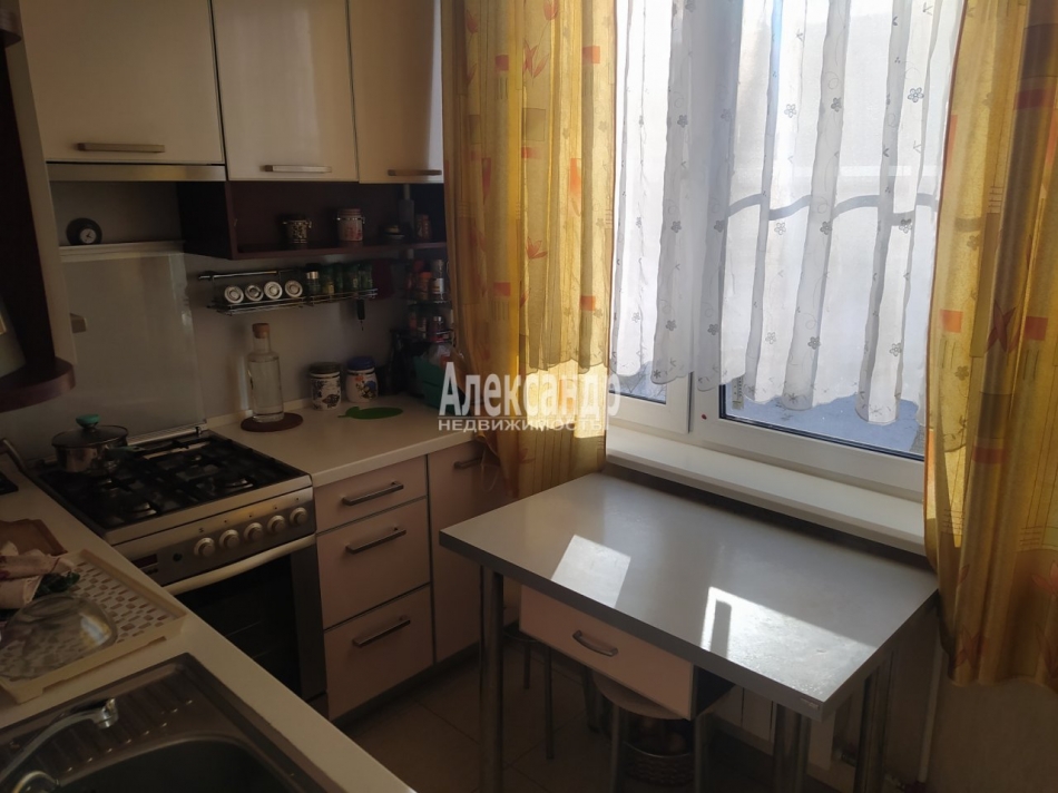 Продажа 3-комн квартиры на вторичном рынке Альпийский пер.,  д. 16