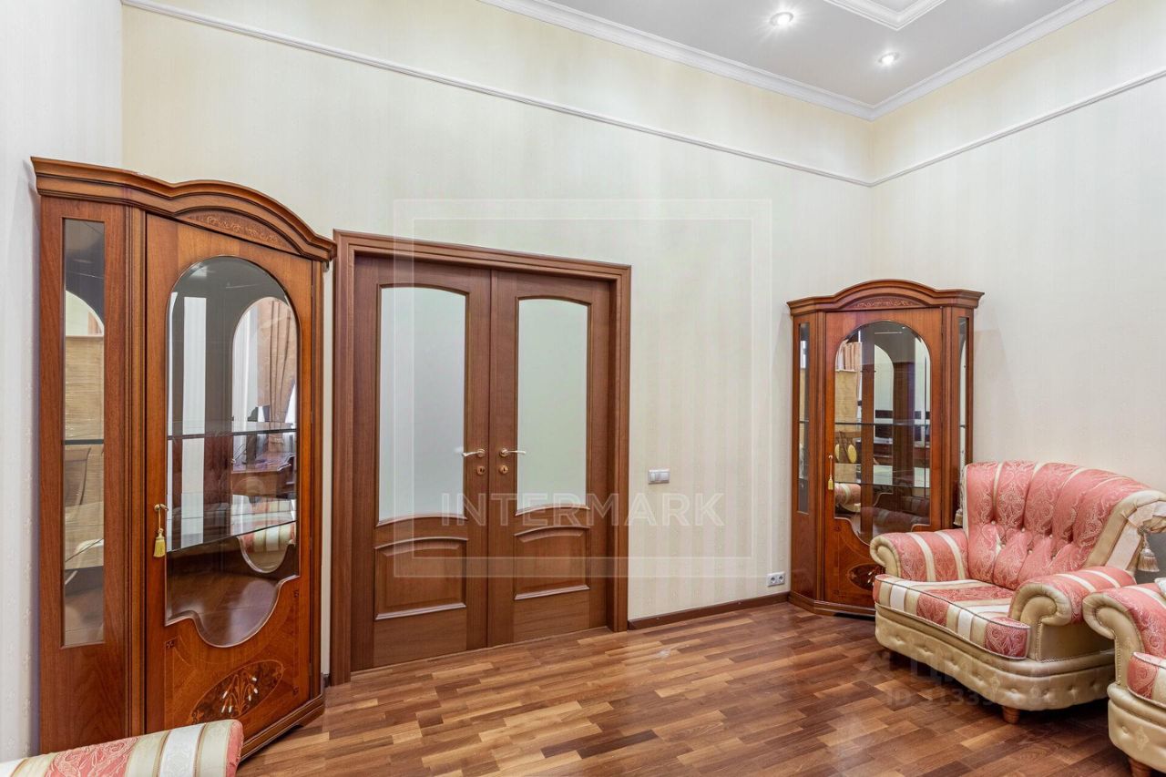 Продажа 3-комн квартиры на вторичном рынке Милютинский переулок, 3