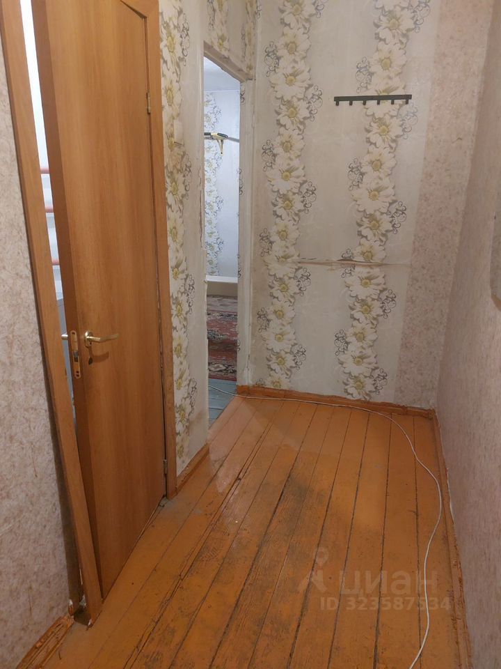 Продажа 2-комн квартиры на вторичном рынке Луга, проспект Кирова, 19
