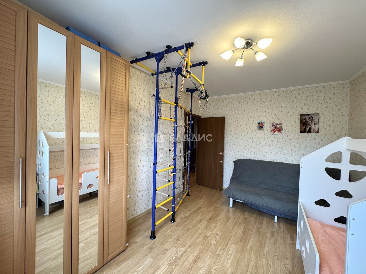 Продажа 2-комн квартиры на вторичном рынке улица Авиаконструктора Петлякова, 25