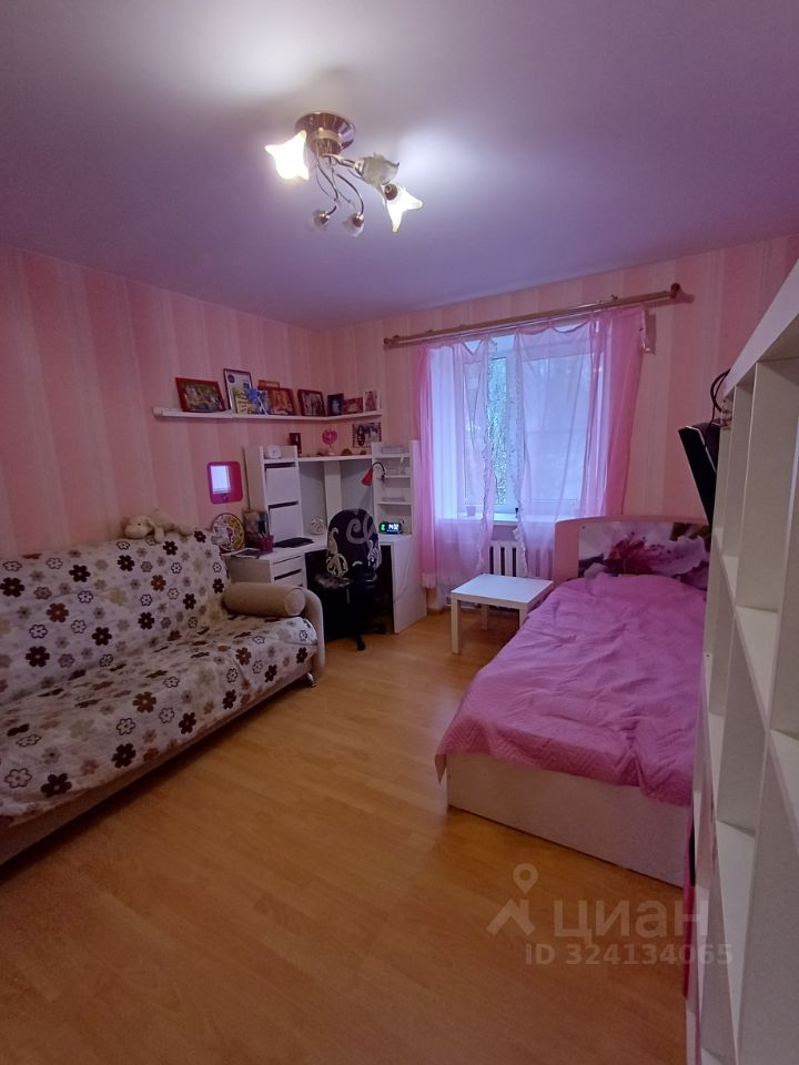 Продажа 3-комн квартиры на вторичном рынке пос. Ильичево, улица Парковая, 8