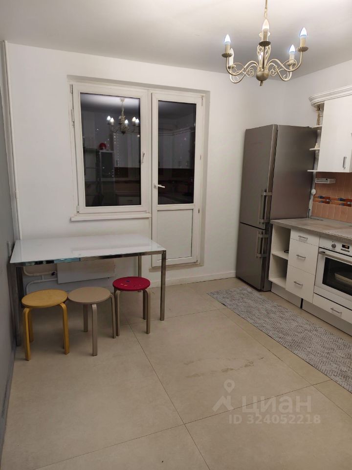 Аренда 2-комн квартиры на вторичном рынке Химки, улица Родионова, 3